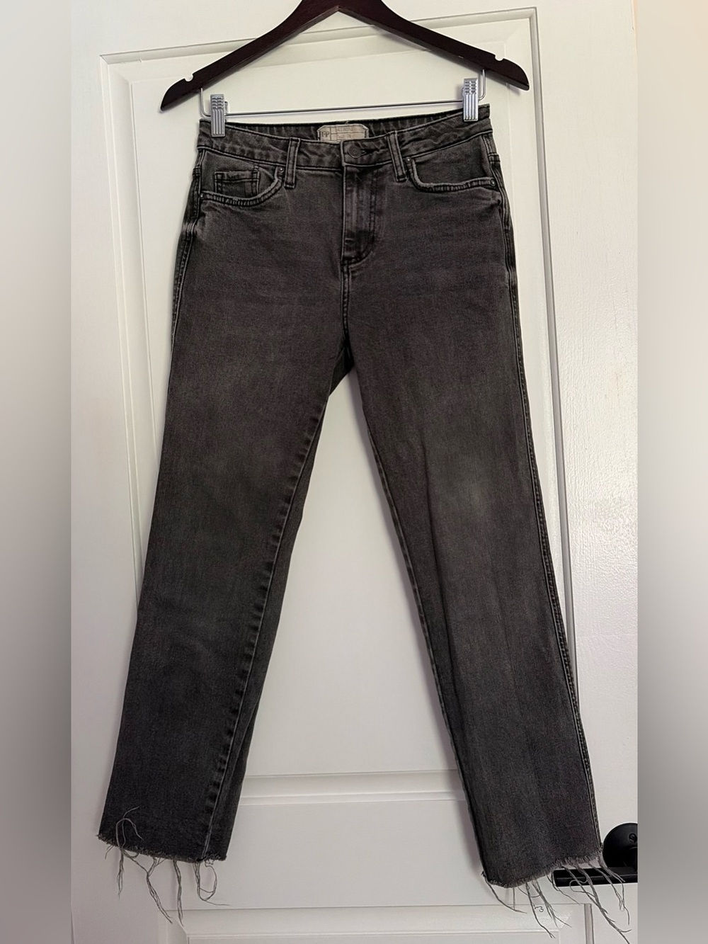 FREE PEOPLE Skinny Jeans in Washed Charcoal with Frayed Hem (US 26)
